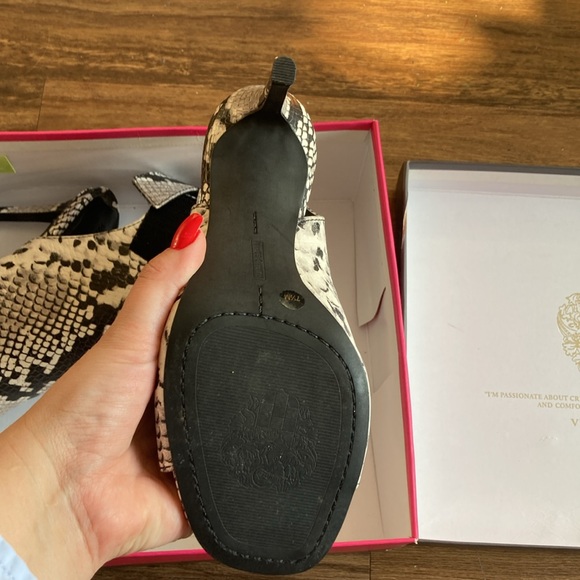 Vince Camuto Anglessi Snake Print Leather Heel Dress Sandals size 7.5 with box - Picture 3 of 16